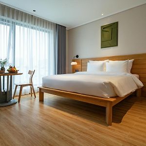 Nam Dat Hotel By D'Lecia Ha Long